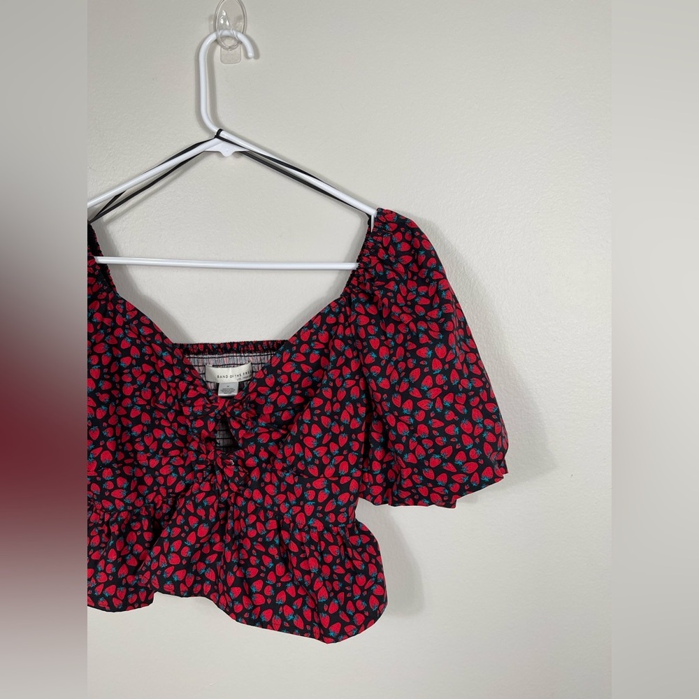Trendy Red and Black Puff Sleeve Top Strawberry Print Cotton Size M NWT - Picture 3 of 10
